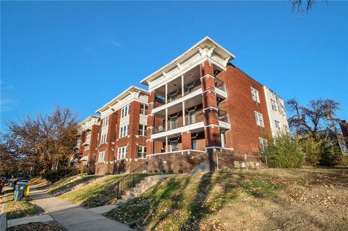 4123-4121-4123 Walnut St, Kansas City, MO, 64111-1716 | Card Image