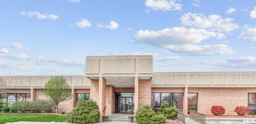 3740 Utica Ridge Rd, Bettendorf, IA, 52722-1657 | Card Image