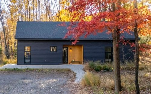 6832 Holloway Dr, Sawyer, MI, 49125-9302 | Card Image