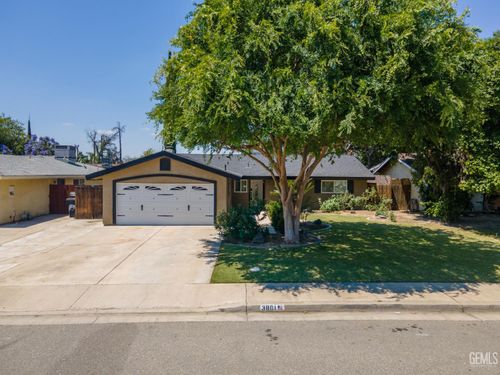 3801 April St, Bakersfield, CA, 93309-6826 | Card Image