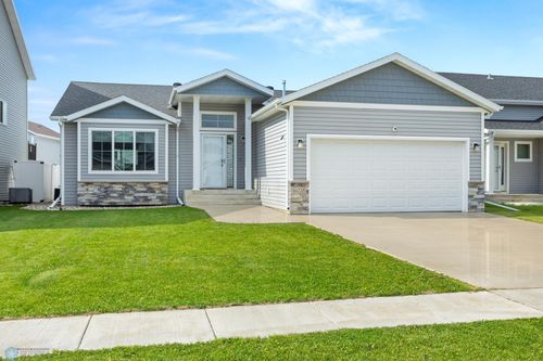 6028 59th Avenue S, Fargo, ND, 58104 | Card Image