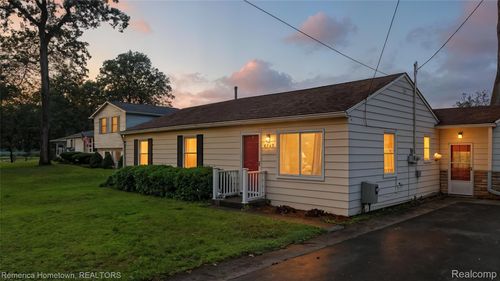 4443 Sedum Gln, Waterford, MI, 48328-1154 | Card Image
