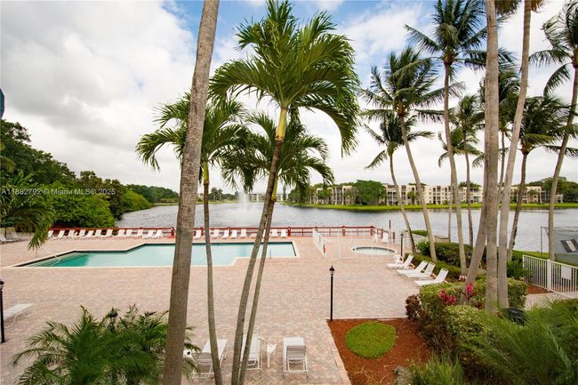 APT-201 - 1717 Whitehall Dr, Condo with 2 bedrooms, 2 bathrooms and null parking in Davie FL | Image 18