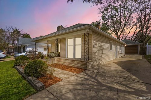 7466 Fenton St, Dearborn Heights, MI, 48127-1752 | Card Image