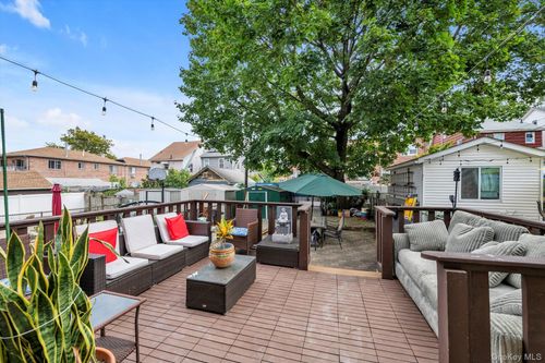 61 160th St, Fresh Meadows, NY, 11365-1818 | Card Image