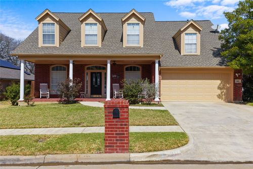 2011 Brianna Ln, Arlington, TX, 76001-8407 | Card Image