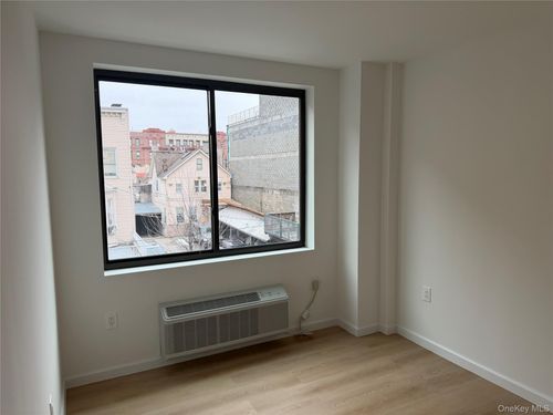 947 College Ave, Bronx, NY, 10456-6506 | Card Image