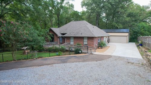 197 Lorman Ln, Madison, MS, 39110-7111 | Card Image