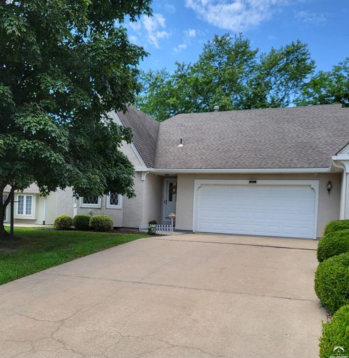 2728 Chipperfield Rd, Lawrence, KS, 66047-3180 | Card Image