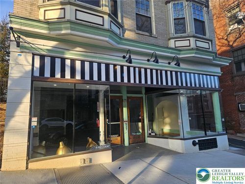 527 Northampton St, Easton, PA, 18042-3535 | Card Image