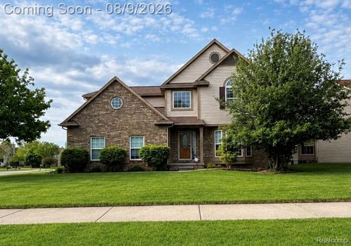 8366 Sherwood Dr, Grand Blanc, MI, 48439-8391 | Card Image