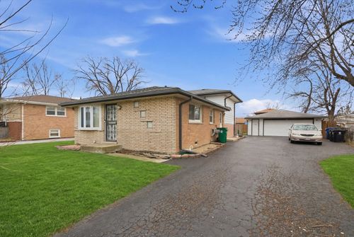 7705 W 80th Pl, Bridgeview, IL, 60455-1450 | Card Image