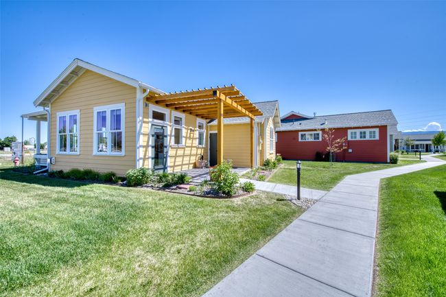 Sidewalk to Community Area & Garage | Image 36