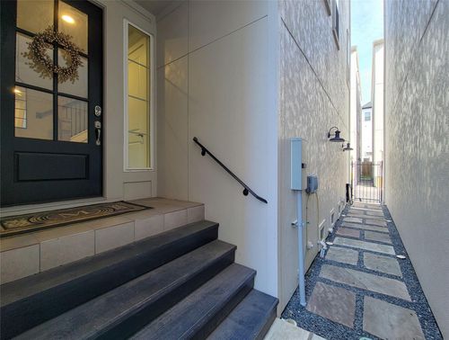 a-1315 W 24th St, Houston, TX, 77008-1613 | Card Image