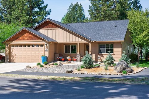 1141 S Creekside Dr, Sisters, OR, 97759-9668 | Card Image