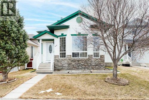 472 Country Hills Dr Nw, Calgary, AB, T3K4W7 | Card Image