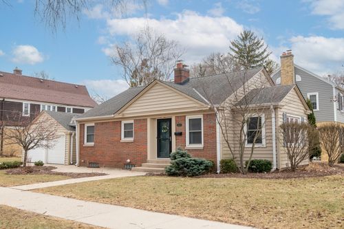 2235 N 83rd St, Wauwatosa, WI, 53213-1623 | Card Image