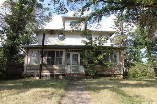 395 2 Nd St W, House with 3 bedrooms, 1 bathrooms and 1 parking in Shaunavon SK | Card Image