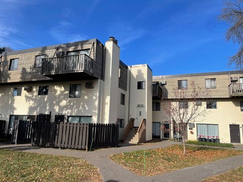 apt-301-7468 72nd Ln N, Brooklyn Park, MN, 55428-1686 | Card Image