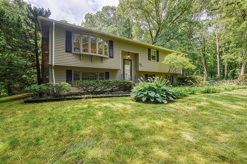 45 Neck Hill Rd, Mendon, MA, 01756-1121 | Card Image