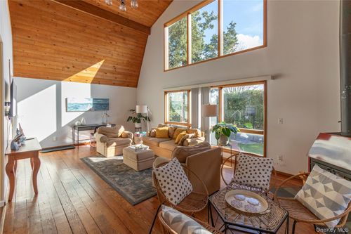 18 Alanson Ln, Hampton Bays, NY, 11946-3228 | Card Image