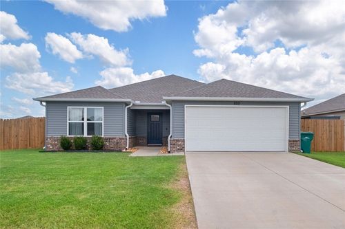920 Queen St, Centerton, AR, 72719-3004 | Card Image