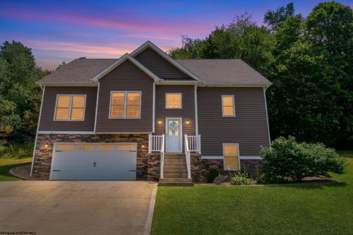211 Angel Falls Way, Morgantown, WV, 26508-9643 | Card Image