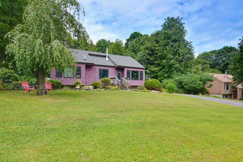 33 Redfield Cir, Derry, NH, 03038-4838 | Card Image