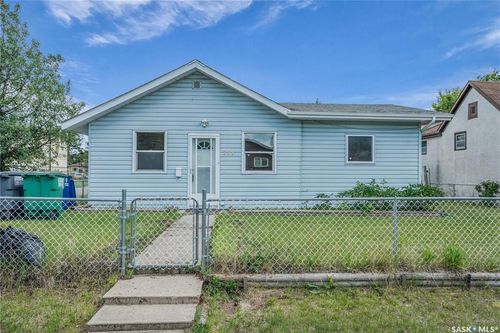 238 Av R N, Saskatoon, SK, S7L2Y7 | Card Image