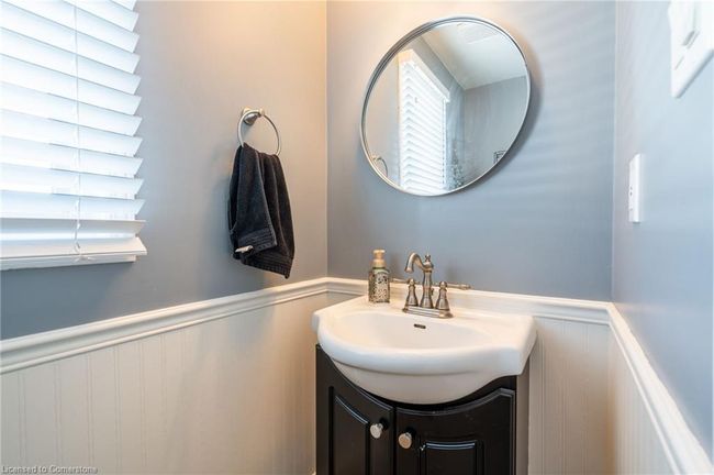 2 Bronte Crt, Townhouse with 4 bedrooms, 4 bathrooms and 3 parking in Dundas ON | Image 6