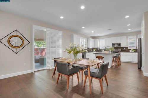 520 Stone Mountain Dr, Oakley, CA, 94561-5097 | Card Image