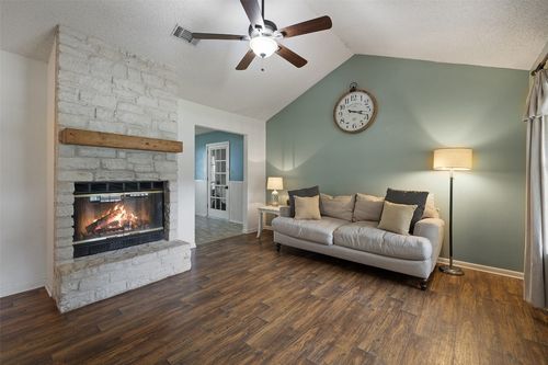 506 S Main St, Thrall, TX, 76578-1706 | Card Image