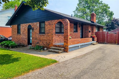 38 Stewart St, Grimsby, ON, L3M3M8 | Card Image
