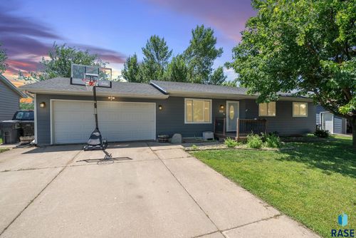 205 Jeanne Cir, Hartford, SD, 57033-2351 | Card Image