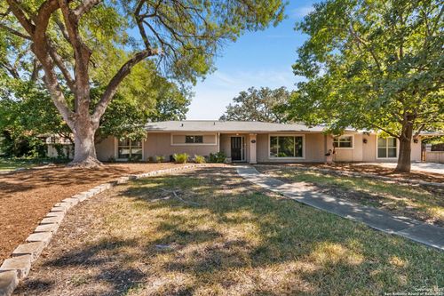 106 Briarcliff Dr, Castle Hills, TX, 78213-1933 | Card Image