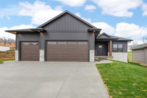 1609 38th St Se, Cedar Rapids, IA, 52403-3709 | Card Image