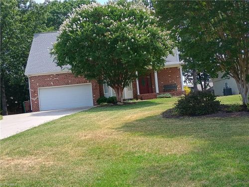 4026 Banoak St, High Point, NC, 27265-9640 | Card Image
