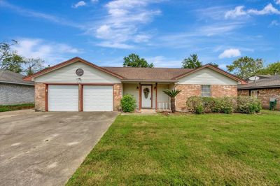 308 S Yaupon Street, House other with 3 bedrooms, 2 bathrooms and null parking in Lake Jackson TX | Image 1