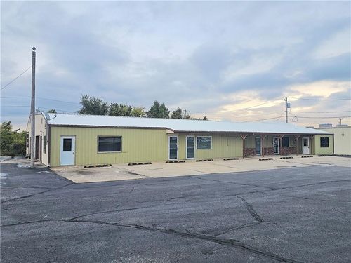 600 N Maple St, Garnett, KS, 66032-1742 | Card Image