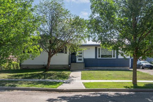 5207 43 Street, Camrose, AB, T4V1B5 | Card Image