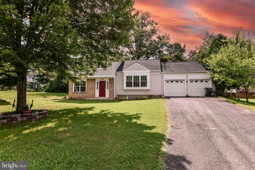 10135 Forest Hill Cir, MANASSAS, VA, 20110-2184 | Card Image