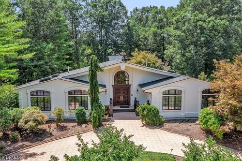 8 Driftwood Dr, Livingston, NJ, 07039-1424 | Card Image