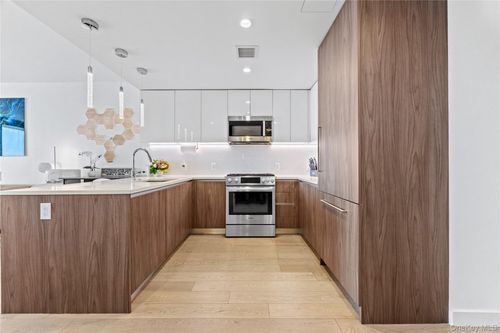 penthouse-3t-13101 40th Road, New York, NY, 11354 | Card Image