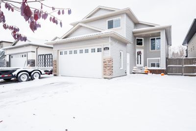 8535 69 Ave, House detached with 4 bedrooms, 3 bathrooms and 4 parking in Grande Prairie AB | Image 1