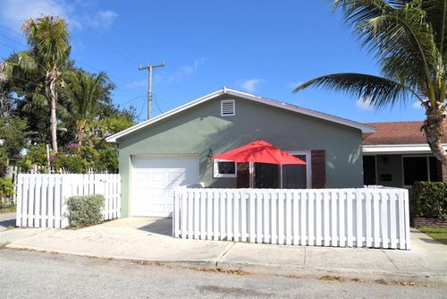 5-and-attached-garage-301 N Federal Hwy, Lake Worth Beach, FL, 33460-3491 | Card Image