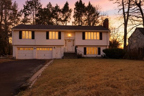 8 Cherryfield Dr, West Hartford, CT, 06107-3310 | Card Image