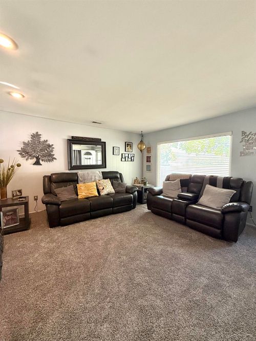337 10th St, Sebewaing, MI, 48759-1216 | Card Image
