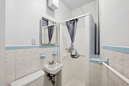 44-320 E 49th St, New York, NY, 10017-1641 | Card Image