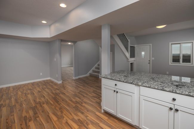 Dining Empty | Image 14