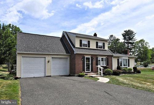 561 Park Ave, HARLEYSVILLE, PA, 19438-1712 | Card Image